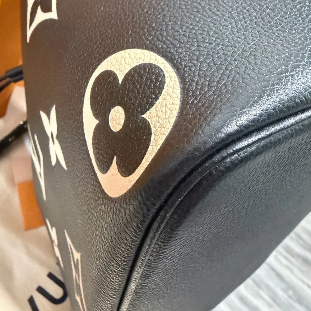 Louis Vuitton Bi-Color NeoNoe MM - Picture 8 of 13